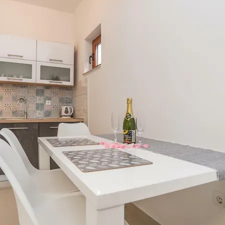 Kekel Apartman *